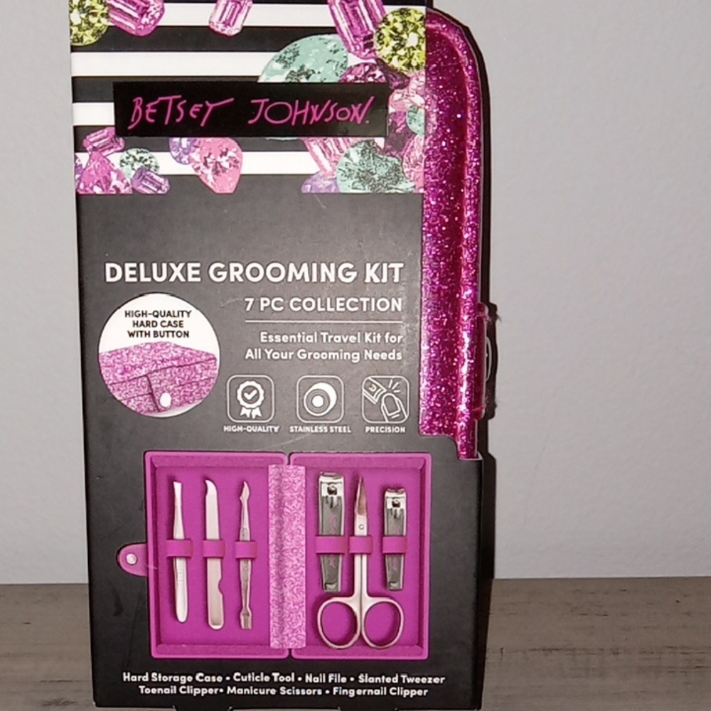 Betsey Johnson Pink Glitter Grooming Kit NEW